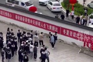 西班牙主帅：亚马尔很棒，我们必须给他成长的机会